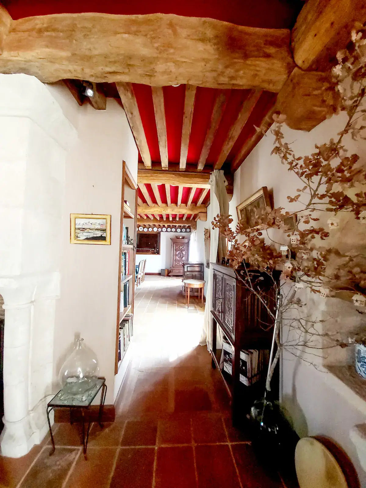 Les Chambres d'hôtes Photographie d'un couloir avec poutres apparentes au plafond